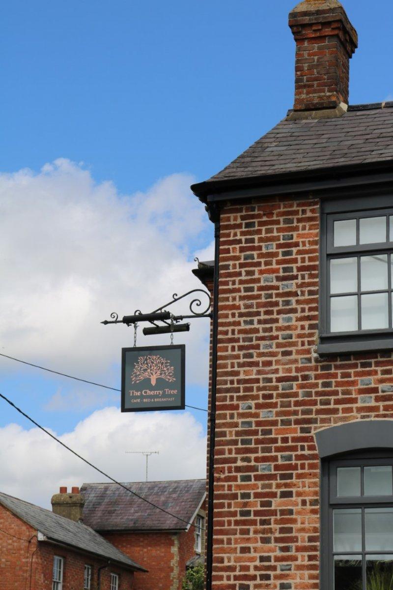 The Cherry Tree Hotel Kingston Blount Exterior photo